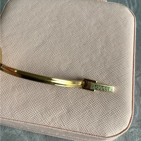 GUCCI bangle watch with set of bezels🧡🤍💙❤️ - Picture 8 of 10
